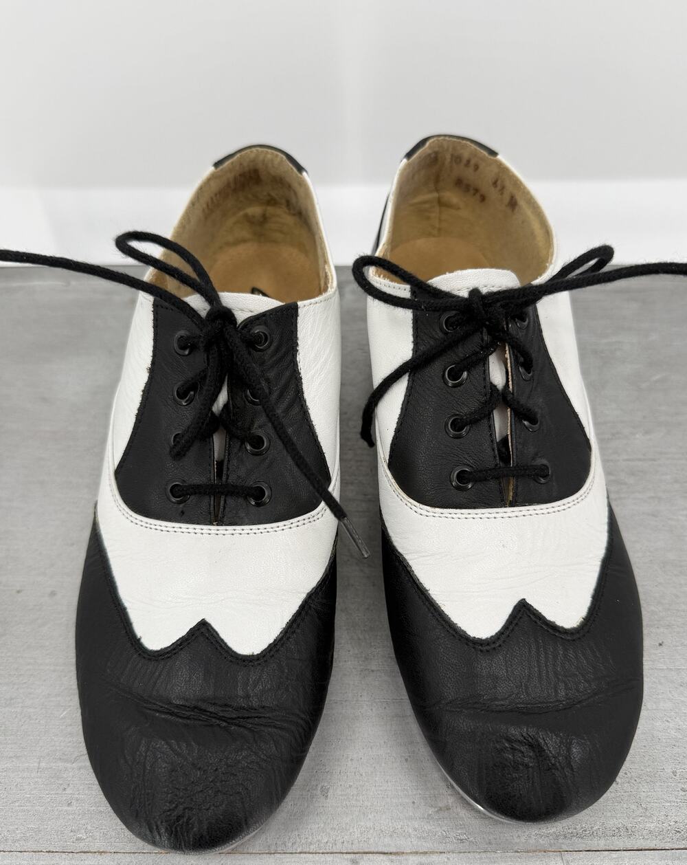 Leo's Giordano Spectator Black and White Oxford Ultratone Tap Shoes Women's 6.5M